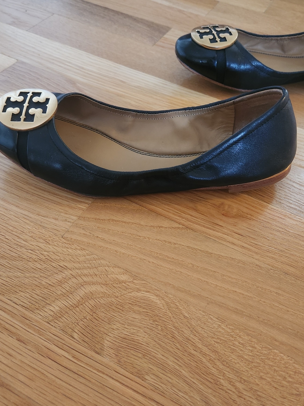 Tory Burch Black Leather Ballet Flats with Gold Logo - Picture 3 of 4